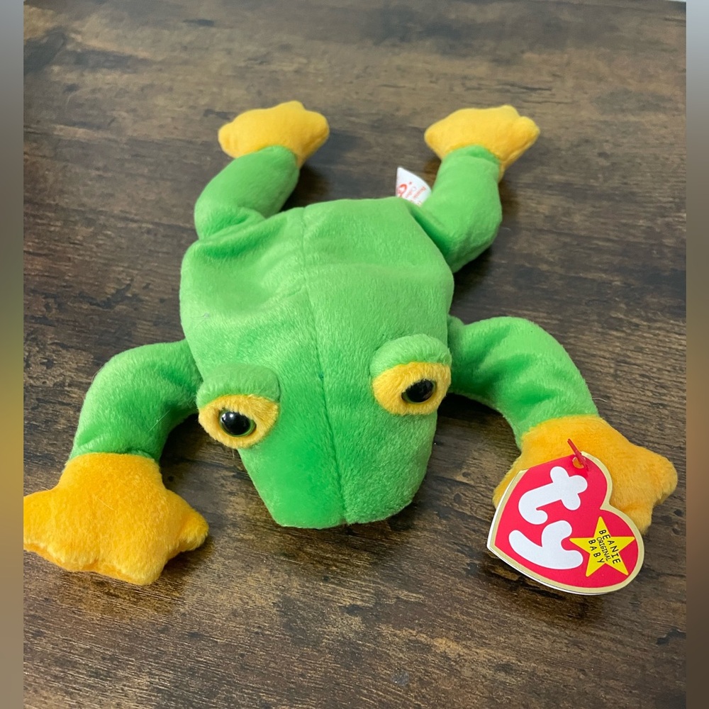 Ty Beanie Baby * Smoochy the frog * Date of birth: Oct 1 1997 *